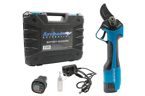 Archer Battery Pruning Shears Kit in Case